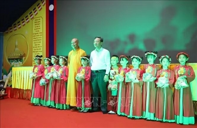 Mang Tết Trung thu Việt đến thế hệ trẻ tại Lào